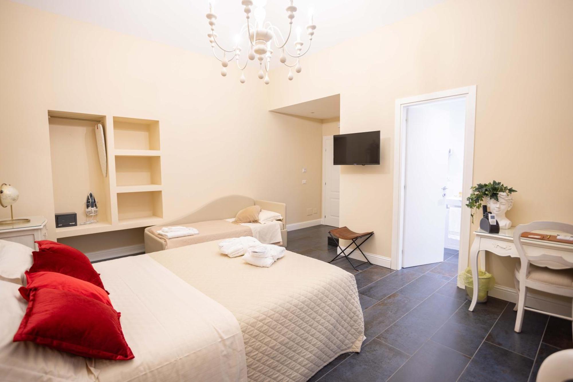 Domus Deorum Napoli Esterno foto